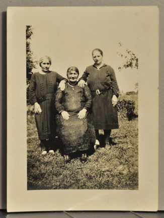 Zarouhi Harabedian on the right with neighborhood women unknown 1930s Whitinsville-Edit.jpg