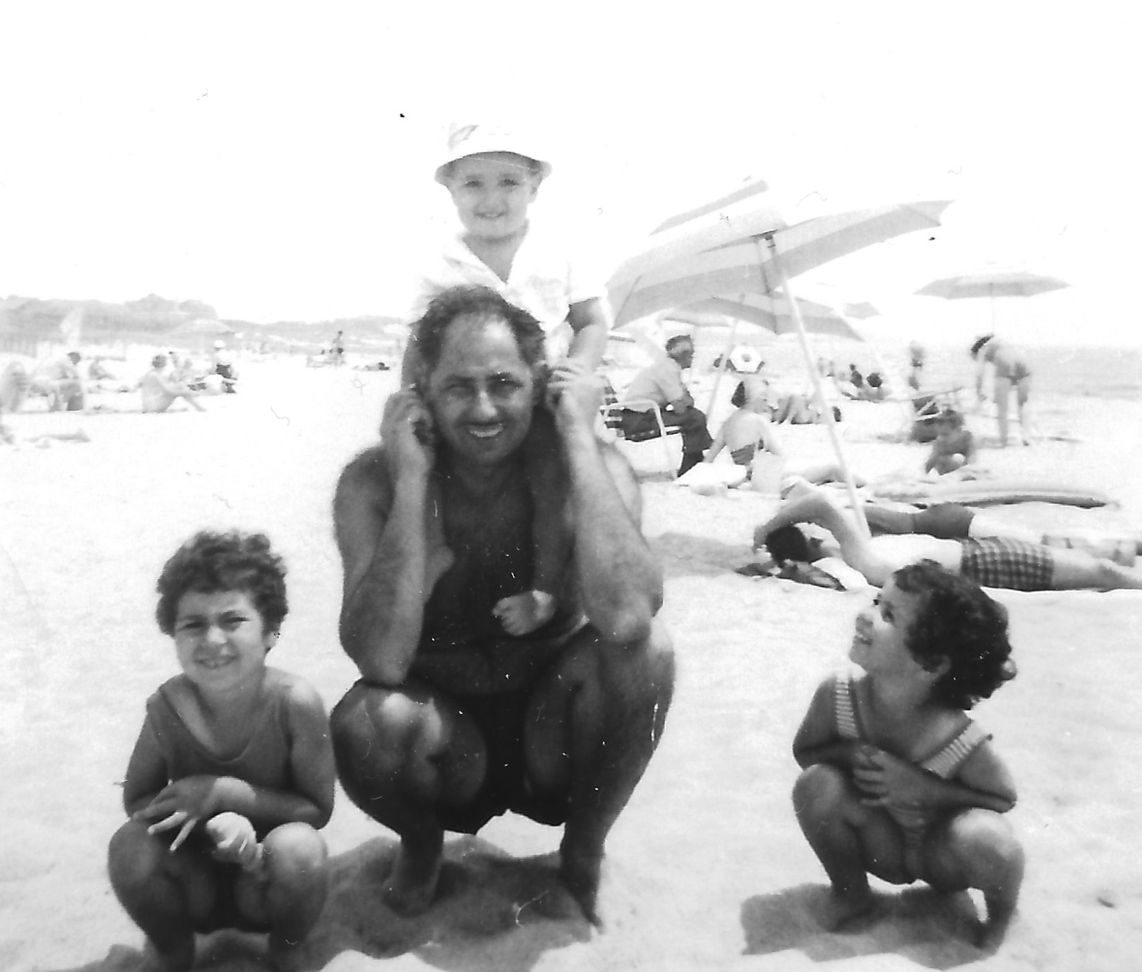 35 Family beach 1964.jpg