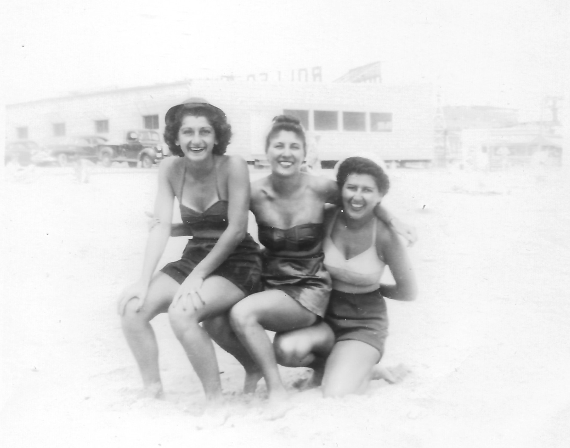 18 Helen Dottie Cora Beach buds.jpg