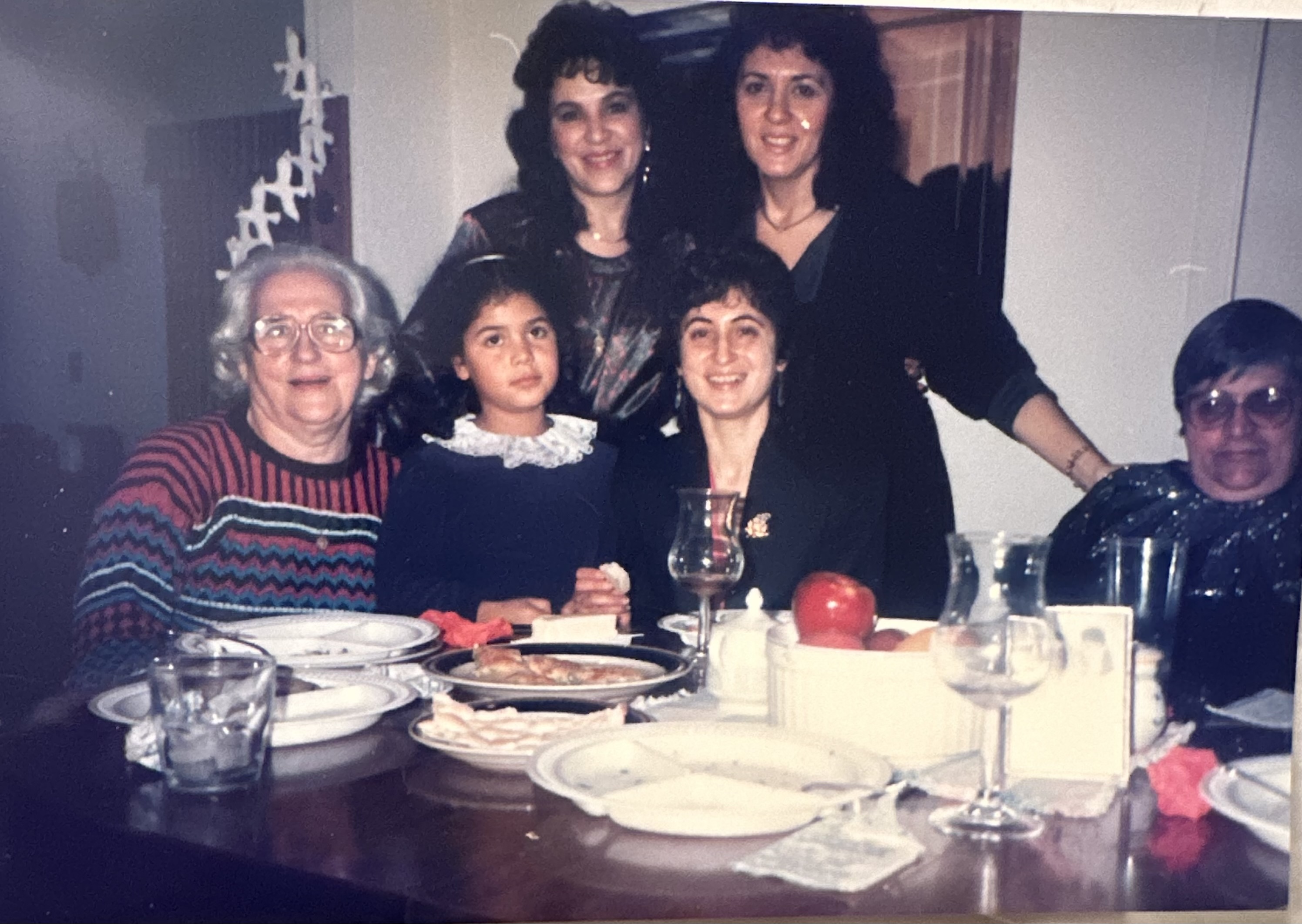 32_IMG_4542 Vickie Akillian unidentified young girl Nancy Linda and Kathy Aunt Florence.jpeg