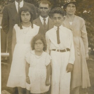 8 Altoonian family and unknown.jpg