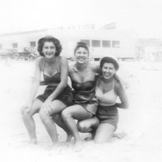 18 Helen Dottie Cora Beach buds.jpg